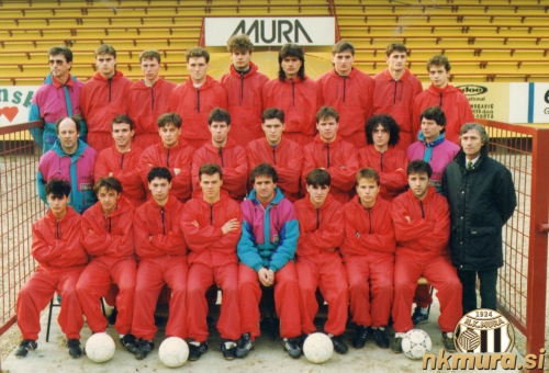 Mura spomladi 1992. Zgornja vrsta (od leve): dr. Korošec (zdravnik), Kelenc, Belec, Posavac, Berendijaš, Kukić, Černjavič, Vicković, Ivančič. Srednja vrsta: Koblencer (pomočnik trenerja), Prekazi, Petričević, Vori, Zetić, Dervarič, Kozar, Gavrilović (pomočnik trenerja), Tkalčec (tehnični vodja). Sedijo: Kokaš, Baranja, Cener, Kovačić, Prašnikar (glavni trener), Krančič, Zver, Granov.