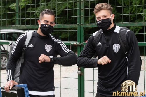 Trening Mure, 11. maja 2020. Na sliki Matko Obradović in Kevin Žižek, oba z masko Mure.
