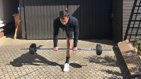 Alen Kozar opravlja vaje v času rehabilitacije.