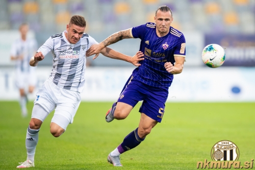 Luka Bobičanec v dvoboju z nekdanjim igralcem Mure, Špirom Peričićem.