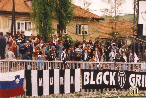 Črno-bele so bodrili tudi Black Gringosi.
