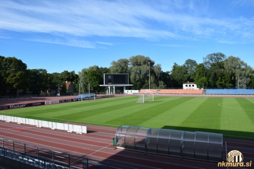 Pogled na zelenico stadiona Kadrioru.