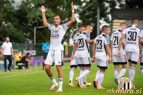 Veselje po doseženem zadetku Andrije Filipovića. Od leve: Andrija Filipović, Nino Kouter, Tomi Horvat, Klemen Šturm, Žan Karničnik in Jan Gorenc.