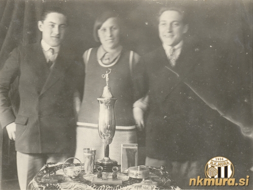 Po table tenis turnirju v Gradcu (1931). Od leve Ludvik Nemec, Marica Cimperman, Janez Nemec.  Janez in Ludvik Nemec sta bila dejavna tudi v nogometu, Marica Cimperman pa je bila odlična vratarka hazene Mure.