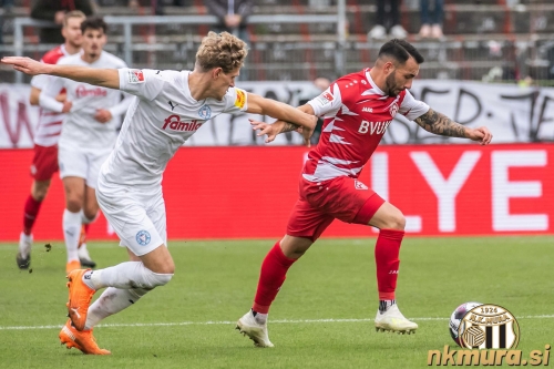 Mitja Lotrič v dresu Würzburger Kickersov.