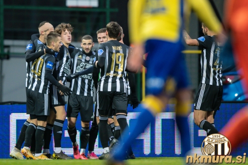 Objem nogometašev za zasluženih 1:0.