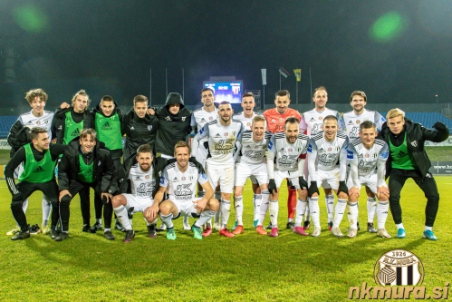 Ekipa Mure po tekmi v Celju. Zgornja vrsta: Kai Cipot, Tio Cipot, Dušan Gyergyek, Rok Erniša, Kevin Žižek, Jan Gorenc, Vito Štrakl, Marko Zalokar, Matic Maruško, Klemen Pucko. Spodnja vrsta: Luka Marič, Tilen Ščernjavič, Amadej Maroša, Jure Travner, Nino Kouter, Žan Karničnik, Žiga Kous, Tomi Horvat, Klemen Šturm in Aljaž Antolin.