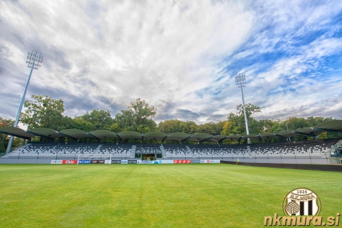 Pogled na južno tribuno leta 2020.