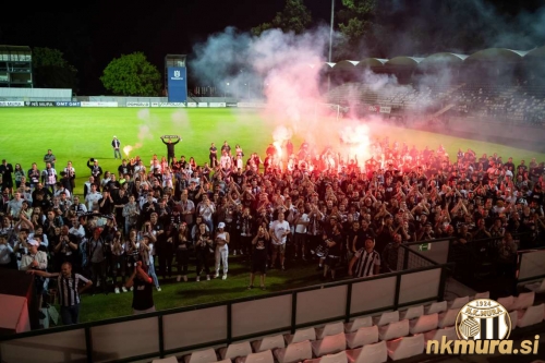 Muro je po pokalnem slavju proti Nafti na Fazaneriji pričakala množica simpatizerjev. To je bila noč, ki je ne bomo nikoli pozabili in je predstavljala enega izmed vrhuncev v letu 2020.