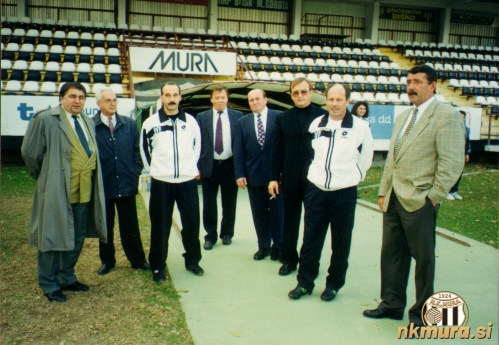Funkcionarji Mure v devetdesetih letih prejšnjega stoletja. Od leve: Slavko Osterc, Mirko Babič, Jože Karoli, Ludvik Filo, Tibor Cigüt, Milan Mörec, Milan Koblencer in Anton Slavic.