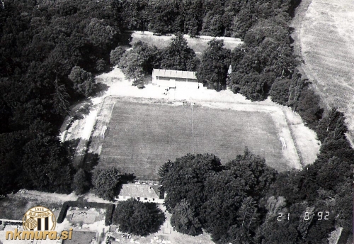 Pogled na stadion Fazanerija 21. avgusta 1992. Na tem stadionu sta se pomerili reprezentanci Slovenije in Hrvaške (19. 6. 1991). Ko sta se državi 15. januarja 1992 priznali, je bila tukaj še prva tekma med prvoligaškima ekipama iz omenjenih držav. Pomerila sta se Mura in Inker Zaprešić.