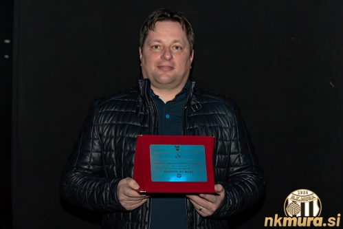 V imenu kluba je priznanje za najboljšo moško športno ekipo prejel predsednik Robert Kuzmič.