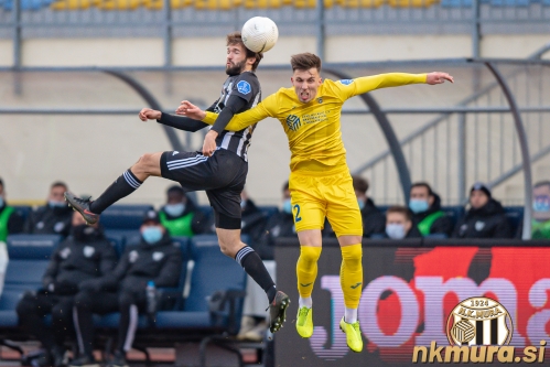 Tragični junak Mure Klemen Pucko v skoku s Sikoškom.