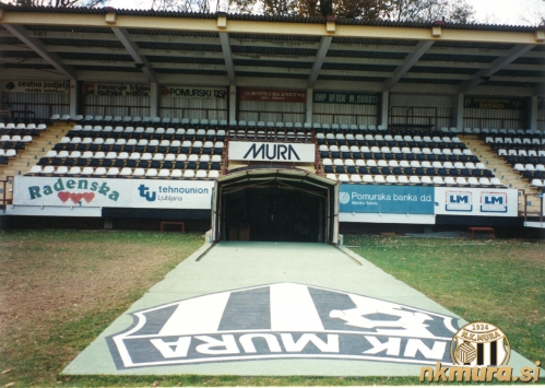 Glavna tribuna leta 1997.