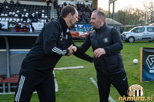Pozdrav obeh trenerjev pred tekmo -  Ante Šimundža in Goran Stankovič.