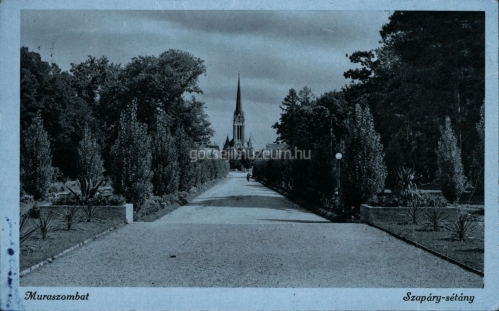 Pogled s soboškega gradu proti evangeličanski cerkvi v Murski Soboti. Fotografija je nastala marca 1942.