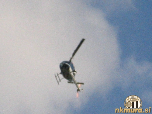 Nad Fazanerijo je krožil tudi policijski helikopter.