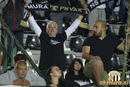 Na severni tribuni je bil tudi ustanovitelj Black Gringosov Štefan Huber.