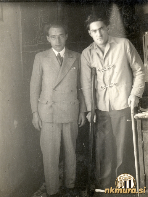 Na fotografiji sta bratranca Jože Barbarič (levo) in Ludvik Nemec (desno). Slednji je na prvenstveni tekmi proti mariborski Svobodi, 4. oktobra 1931, utrpel zlom noge.