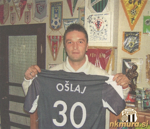 Damjan Ošlaj je zadnjo tekmo v dresu Mure in svoji karieri odigral 16. oktobra 2011 proti Triglavu.