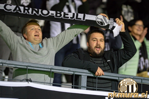 Pogled na tribune.
