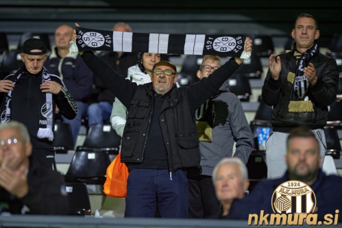 Pogled na tribune.