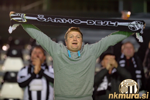 Pogled na tribune.