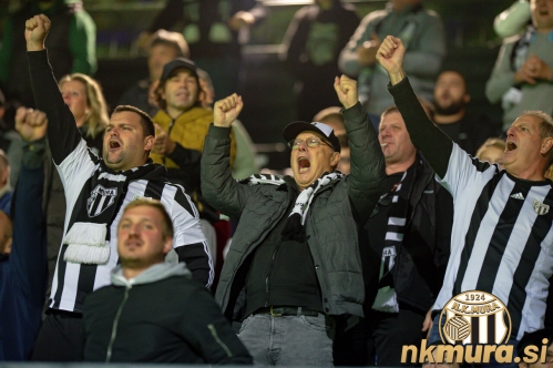 Pogled na tribune.