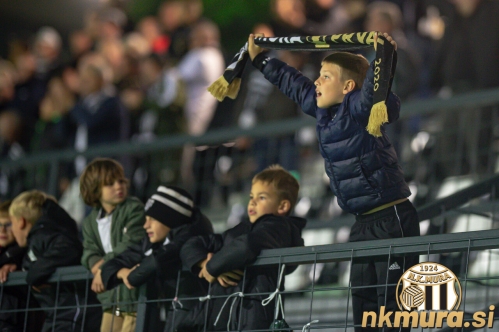 Pogled na tribune.