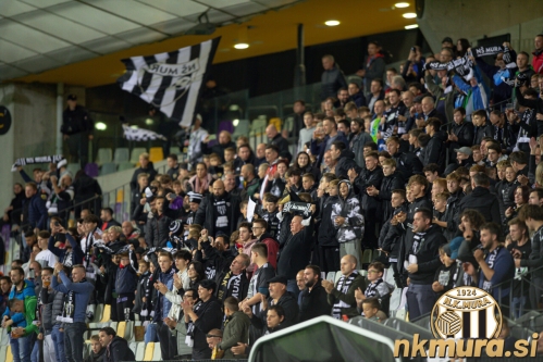 Vzhodna tribuna Ljudskega vrta.