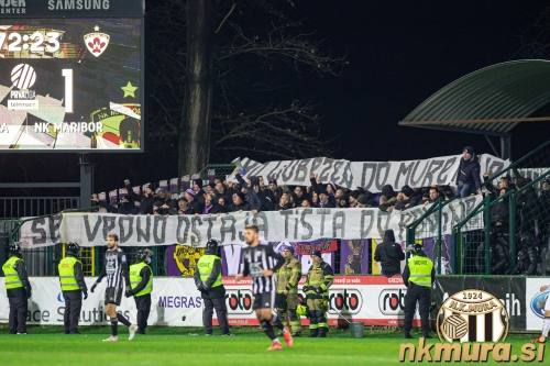 Navijači Maribora so bili locirani na vzhodni tribuni.