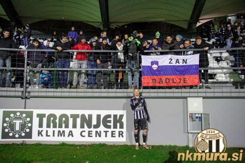 Žana Karničnika in Muro je na tribunah bodrilo okrog 30 navijačev iz Radelj.