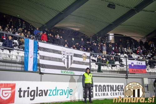 Pogled na transparente in tribune Fazanerije.