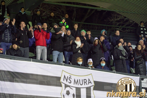 Pogled na tribune.