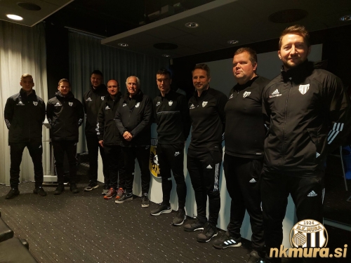 Trenerji mlajših selekcij Mure so obiskali akademijo in trening center Vitesseja. Od leve: Matej Virag, Rene Cetl, Tomaž Pavel, Blaž Krauthaker, dva predstavnika Vitesseja, Almir Sulejmanović, Boris Lainšček in Dominik Kovačič.