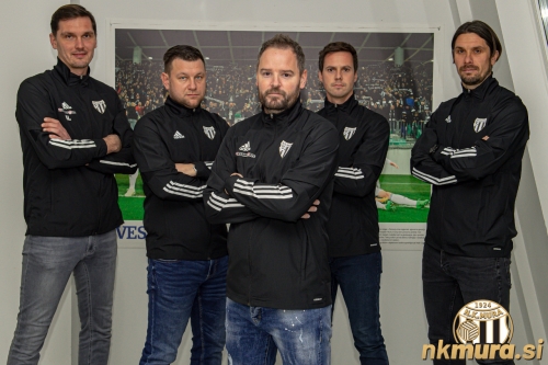 Trenerski štab, ki je 2. januarja 2022 prevzel Muro. Od leve: Aleš Luk (trener vratarjev), Andrej Kvas (pomočnik trenerja), Damir Čontala (trener), Dejan Novak (kondicijski trener) in Milan Anđelković (pomočnik trenerja).