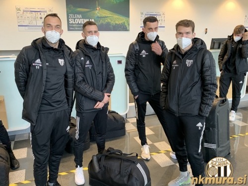 Na mariborskem letališču pred odhodom v Turčijo. Od leve: Žiga Kous, Alen Kozar, Marko Zalokar in Klemen Pucko.