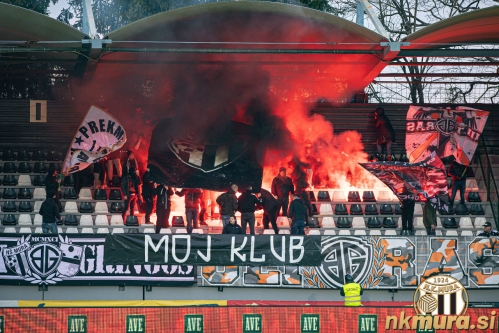 Navijaška skupina Black Gringos na tekmi Mura : Olimpija (10. marec 2022).