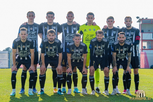 Začetna enajsterica Mure proti Taboru (19. marec 2022). Stojijo od leve: Marin Karamarko, Mirlind Daku, Gregor Balažic, Marko Zalokar, Luka Bobičanec, Žiga Kous. Čepijo: Tomi Horvat, Nik Lorbek, Klemen Šturm, Klemen Pucko in Mitja Lotrič.