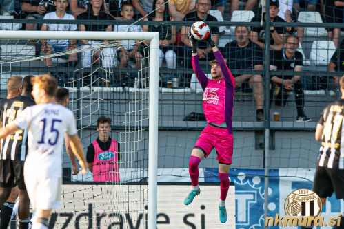 Debi Vida Šumenjaka na članskem nivoju. Debitiral je 22. maja 2022 na tekmi Mura : Maribor, star 17 let.