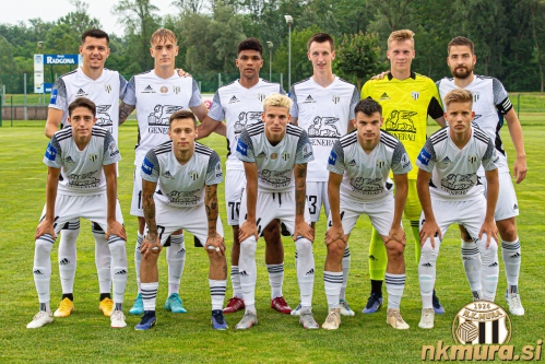 Mura v prvem polčasu proti Napredku. Stojijo od leve: Daku, Karamarko, Morris, Đapo, Mihelak, Lorbek. Čepijo: Bagola, Šroler, T. Cipot, Kuzmić in Kasalo.