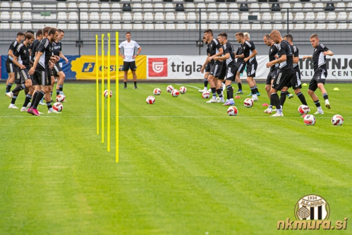 Prvi trening Murašev na prenovljeni zelenici.
