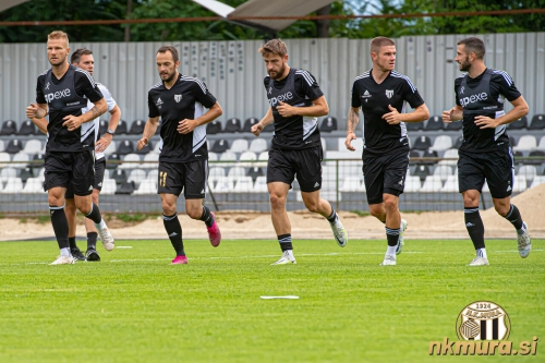 Trening Murašev. Od leve: Gregor Balažic, Dejan Novak (kondicijski trener), Žiga Kous, Nik Lorbek, Luka Bobičanec in Alen Kozar.