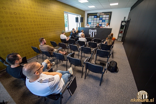 Tiskovna konferenca je prvič potekala v prenovljenih prostorih.