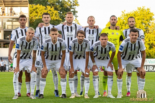Začetna enajsterica Mure. Stojijo od leve: Darick Kobie Morris, Nikola Petković, Gregor Balažic, Matic Maruško, Matko Obradović in Žiga Kous. Čepijo: Tio Cipot, Amar Beganović, Klemen Pucko, Luka Bobičanec in Mirlind Daku.