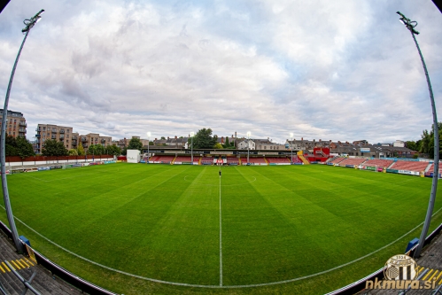 Stadion Richmodn Park na katerem bo Mura igrala tekmo 2. kroga konferenčne lige.