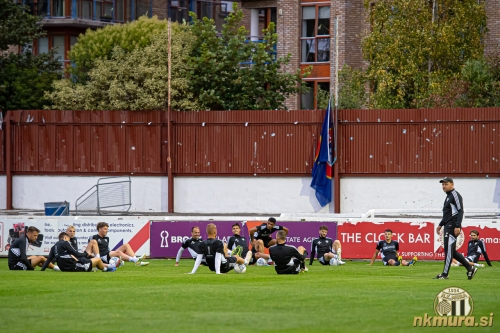 Uradni trening Mure na Richmod Parku v Dublinu.