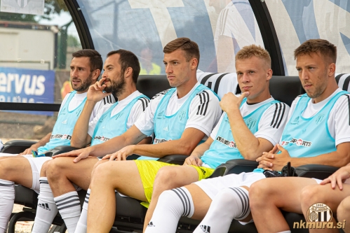 Murina rezervna klop. Od leve: Alen Kozar, Žiga Kous, Mihajlo Baić, Klemen Mihelak in Josip Majić.