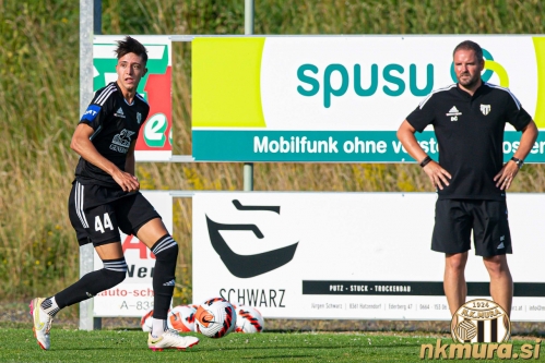 Tarik Bagola in trener Damir Čontala.