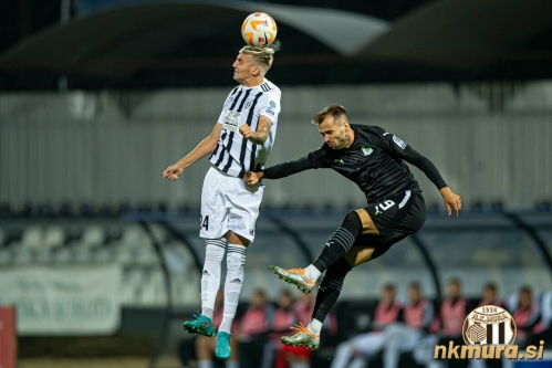 Tio Cipot je proti Olimpiji odigral odlično tekmo. Ob njem je Mustafa Nukić.